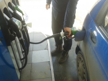 Petrom a ieftinit carburanţii